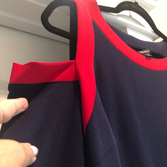 Boston Proper cold shoulder top NWT size M Navy - Picture 2 of 5